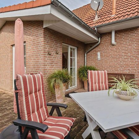 Enticing Holiday Home in Oldenburg with Garden near Sea Dannau Exterior foto